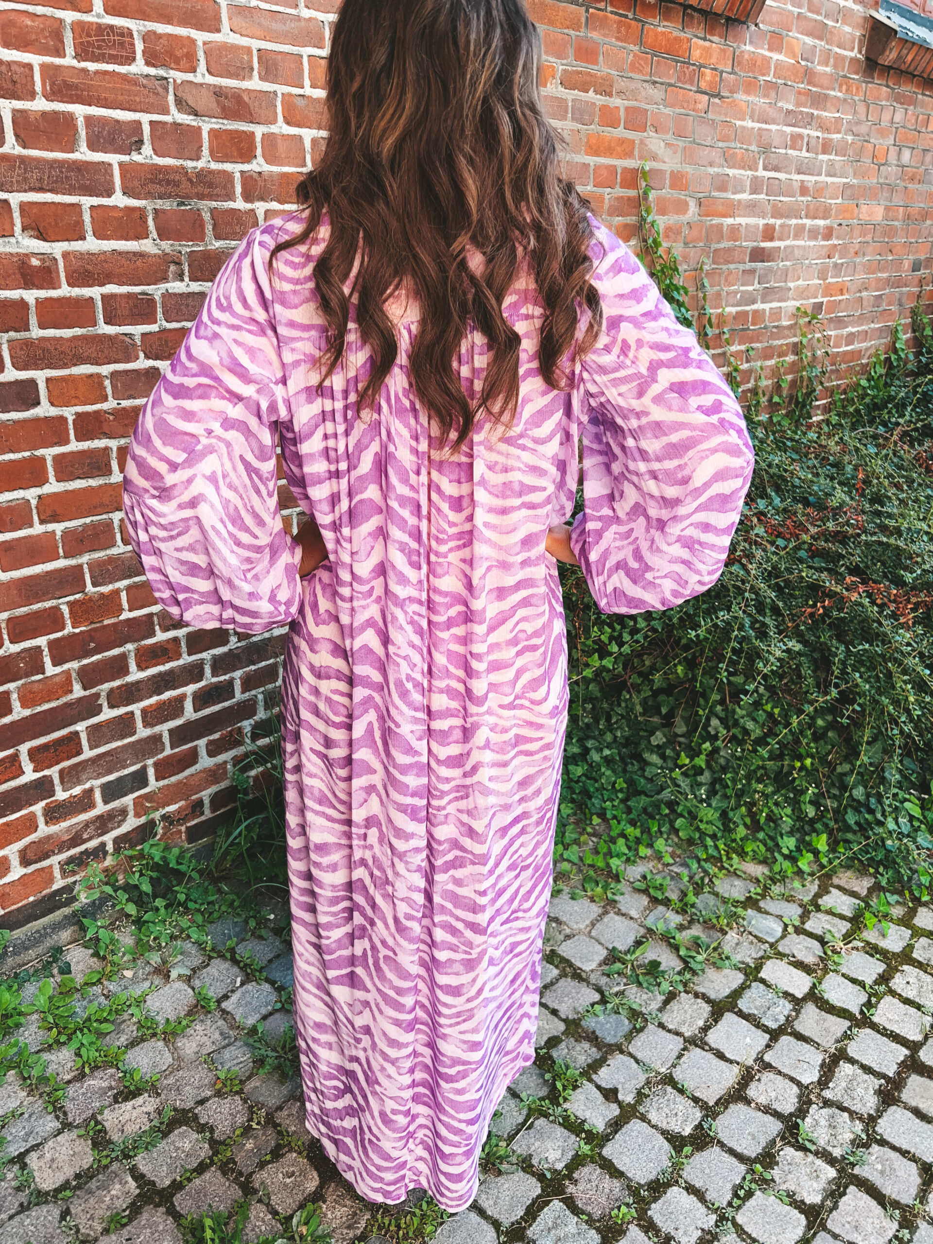 Viskosklänning - Violet Zebra - Bild 3