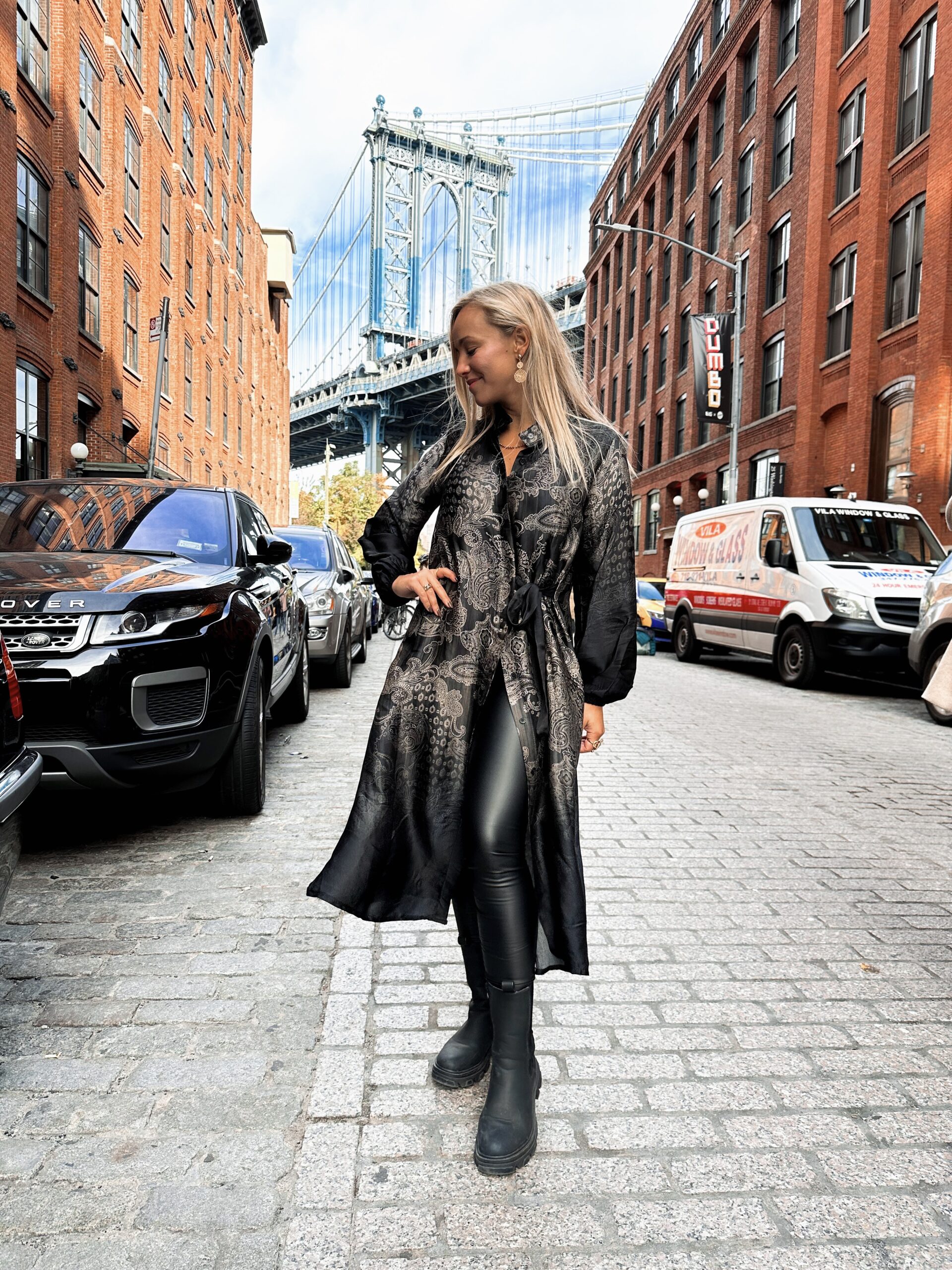 Paisleymönstrad Silkesklänning - Svart - Bild 4