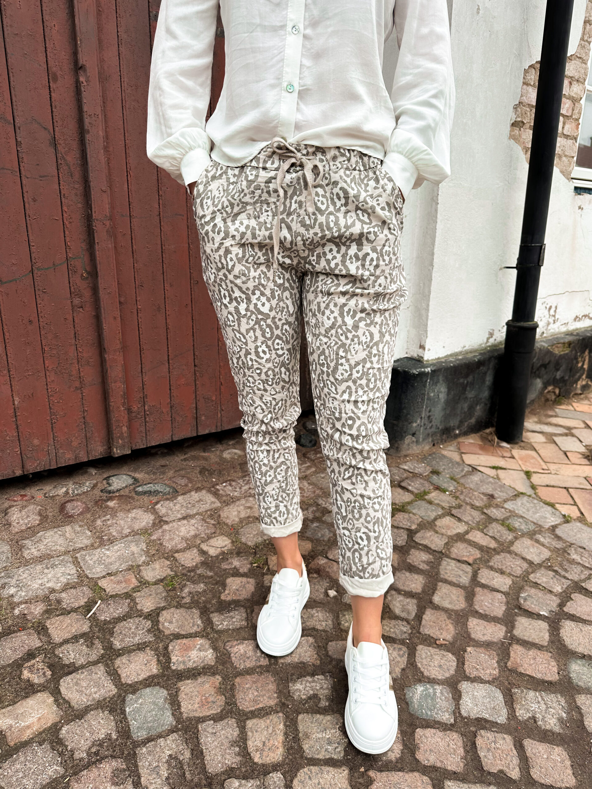 Baggy Byxa - Vit/Grå Leo