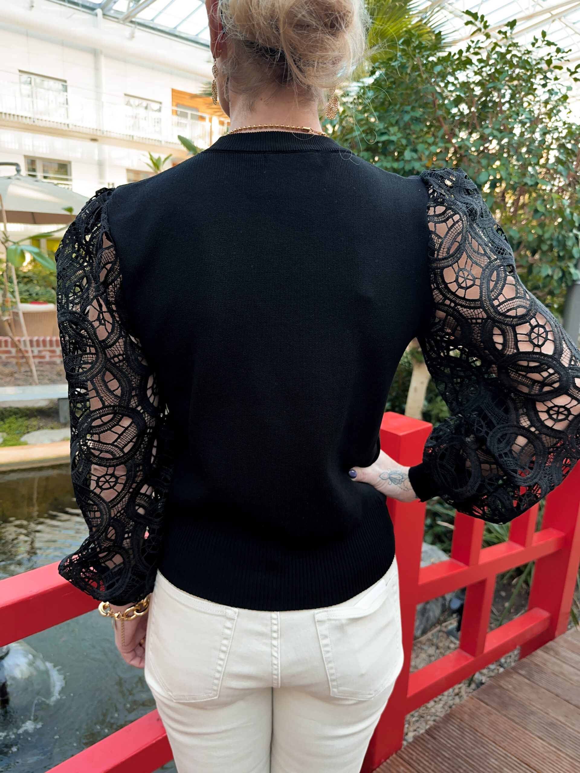 Svart Blus - Spetsärm - Bild 4