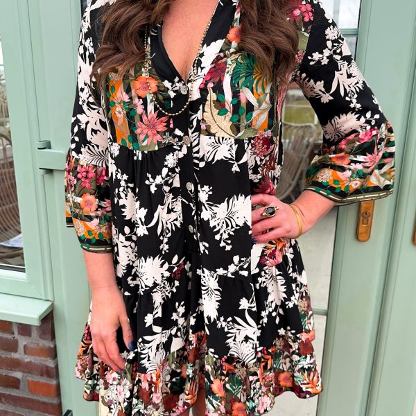 Blommönstrad Volangklänning - Svart