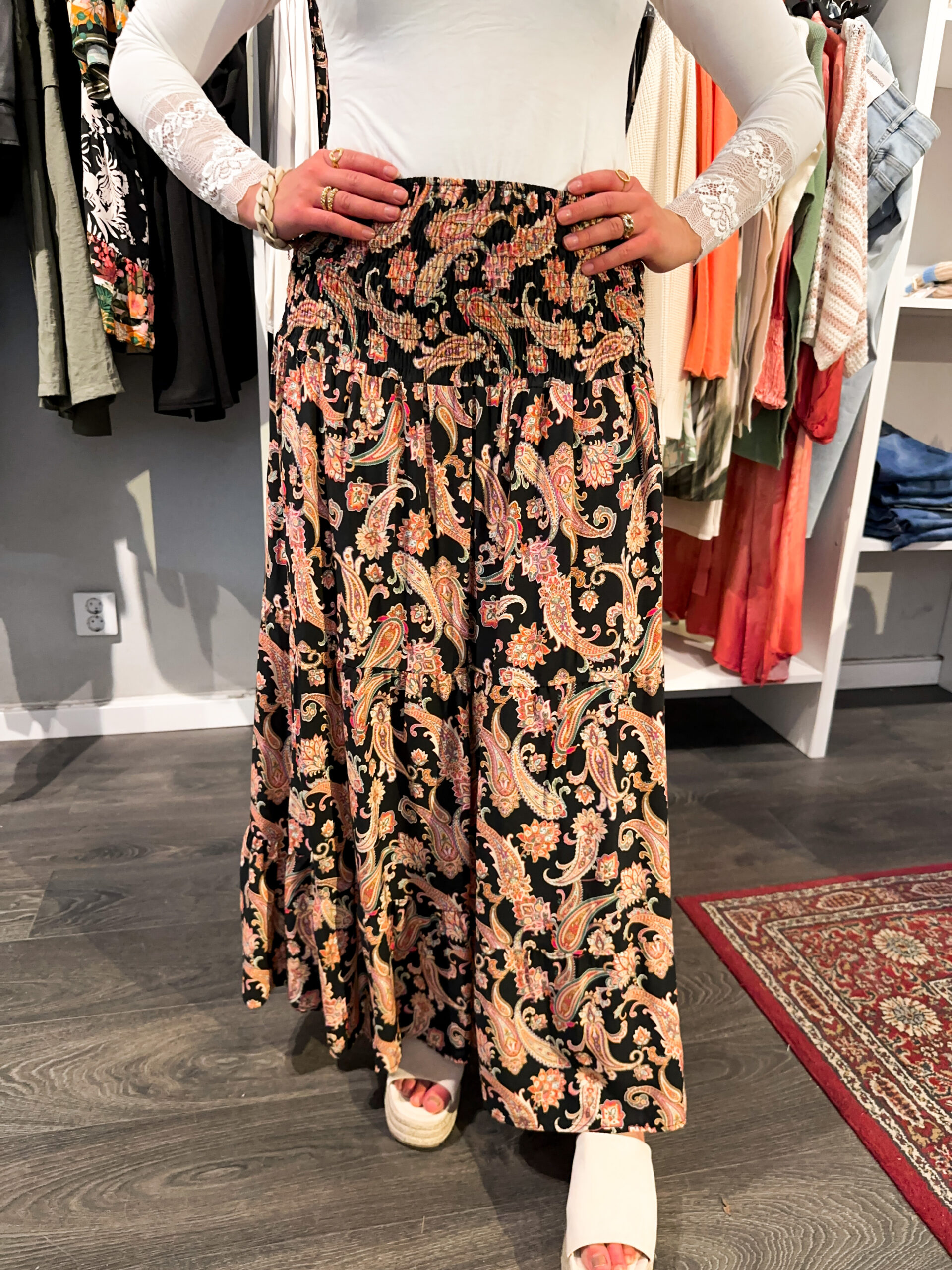 Boho Kjol - Svart Paisley - Bild 2