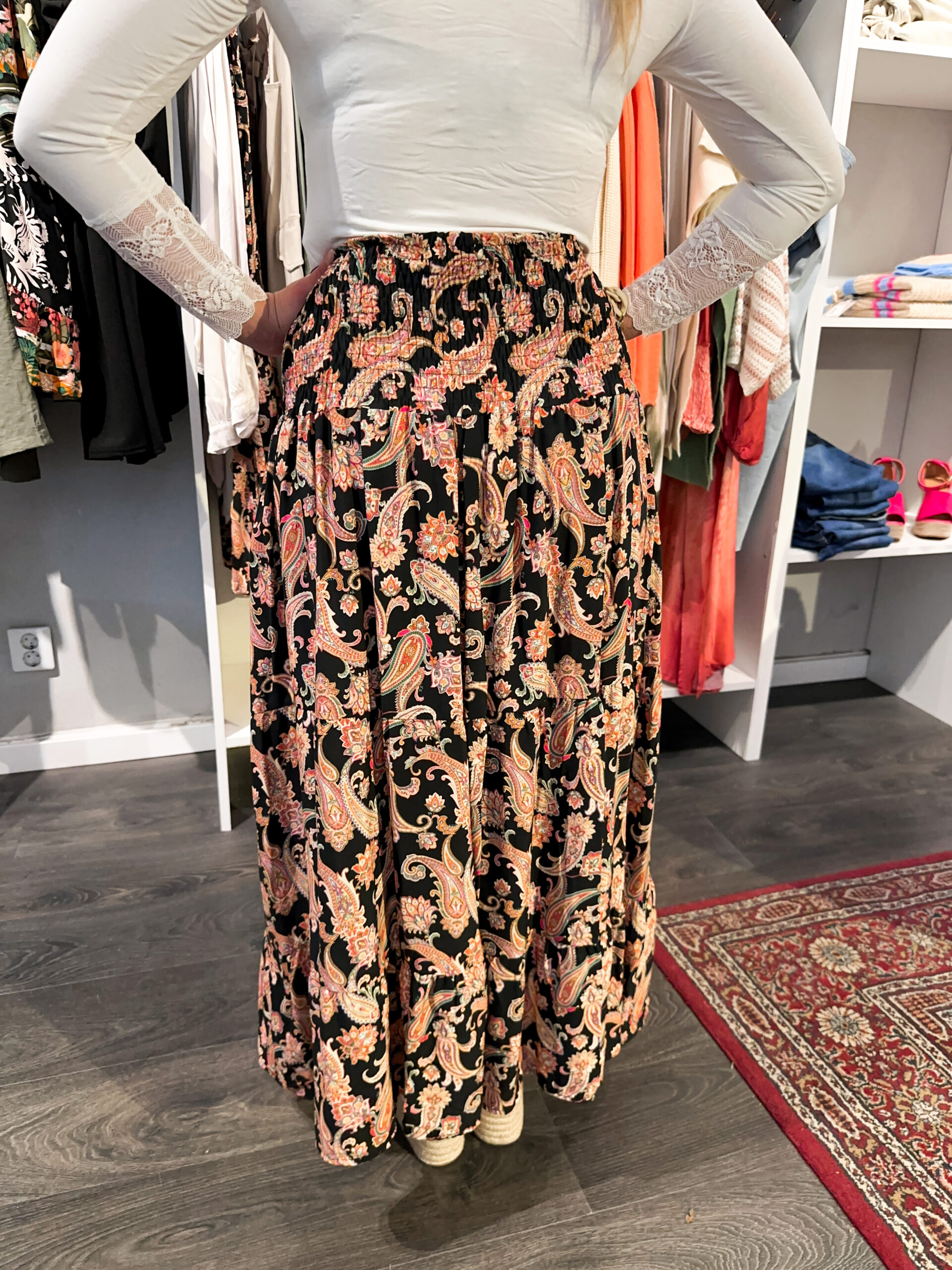 Boho Kjol - Svart Paisley - Bild 5